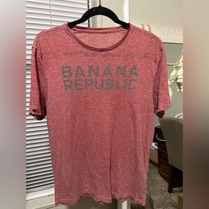 Banana Republic Men’s Muted Heather Red and Gray short sleeve shirt size small